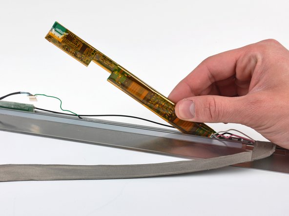 PowerBook G4 Aluminum 17" 1-1.67 GHz LCD Replacement: step 9, image 1 of 1