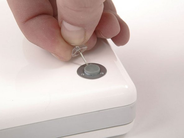 iBook G4 14" 933 MHz-1.33 GHz Upper Case Replacement: step 10, image 1 of 1