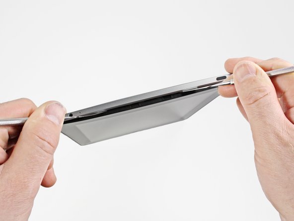 iPad Wi-Fi Metal Display Clips Replacement: step 2, image 2 of 2