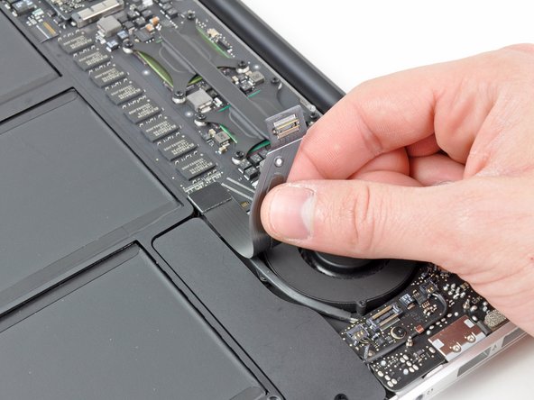 MacBook Air 13" Late 2010 Heat Sink Replacement: step 5, image 1 of 2