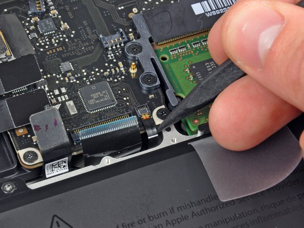 MacBook Pro 13" Unibody Mid 2009 DC-In Board Replacement: step 14, image 3 of 3
