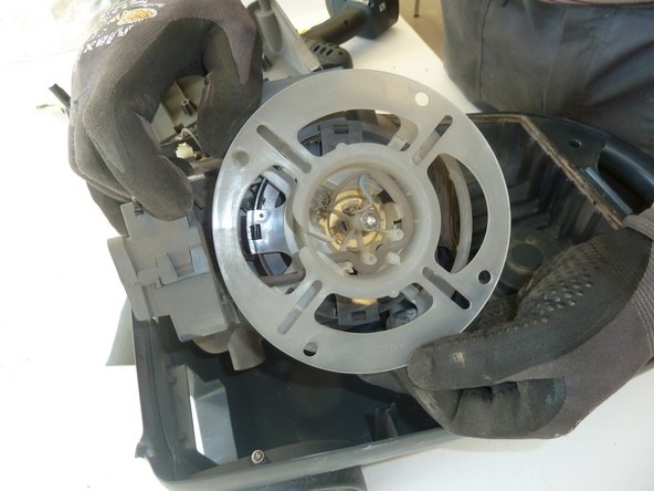 Vacuum Cleaner: step 8, image 1 of 3