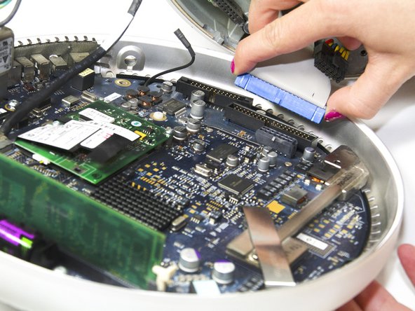 iMac G4 15" 700 MHz EMC 1873 Internal RAM Replacement: step 7, image 1 of 1