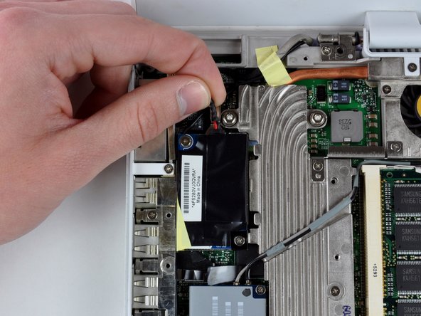 iBook G4 12" 1.33 GHz Logic Board Replacement: step 32, image 1 of 1