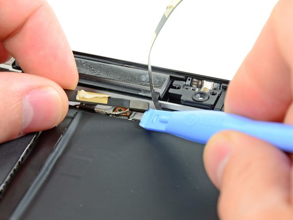 iPad 2 GSM Headphone Jack & SIM Slot Replacement: step 38, image 1 of 1
