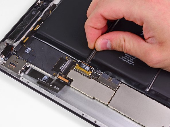 iPad 2 GSM Bluetooth/Wi-Fi Antenna Replacement: step 42, image 3 of 3