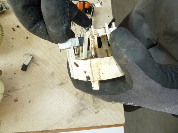 Chainsaw: step 8, image 2 of 3