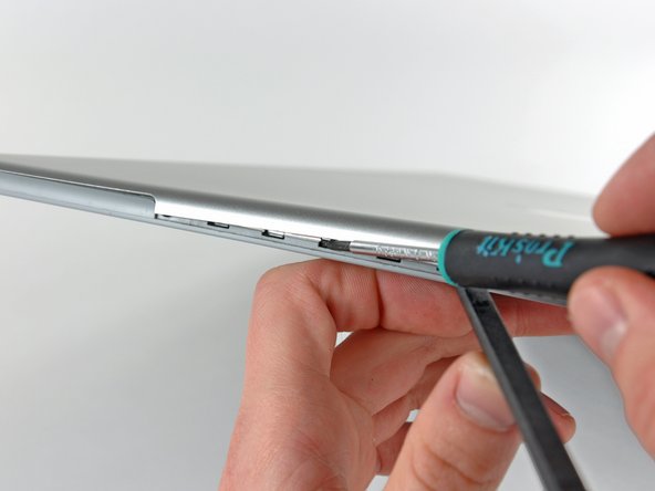 PowerBook G4 Aluminum 17" 1-1.67 GHz Front Display Bezel Replacement: step 21, image 3 of 3