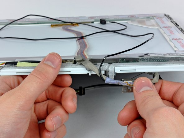 iBook G4 14" 933 MHz-1.33 GHz Clutch Hinges Replacement: step 59, image 1 of 1