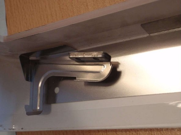 iMac Intel 20" EMC 2105 and 2118 Optical Drive Replacement: step 3, image 3 of 3