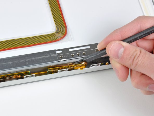 PowerBook G4 Aluminum 15" 1.67 GHz LCD Replacement: step 12, image 2 of 2