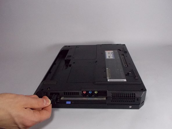 Disassembling IBM ThinkPad A30 CD Drive: step 2, image 2 of 3