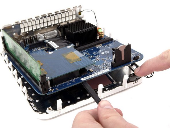 Mac mini (PowerPC) Lower Case Replacement: step 12, image 1 of 1