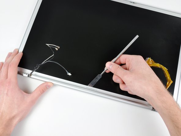 PowerBook G4 Aluminum 17" 1.67 GHz (High-Res) Front Display Bezel Replacement: step 54, image 2 of 3