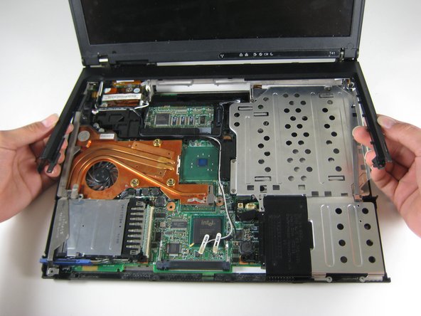 IBM ThinkPad T41 Motherboard Replacement: step 19, image 1 of 2