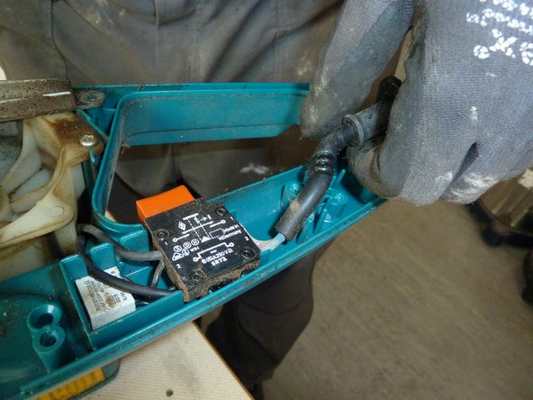 Chainsaw: step 4, image 2 of 2