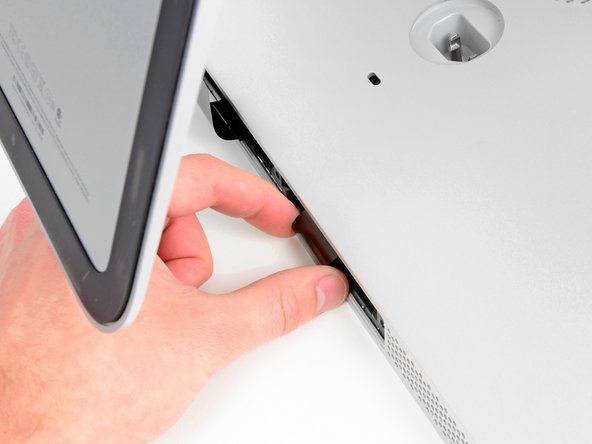 iMac Intel 21.5" EMC 2389 GPU Heat Sink Replacement: step 4, image 1 of 3