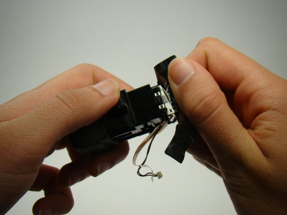 Nikon Coolpix E5700 Viewfinder Replacement: step 23, image 1 of 2