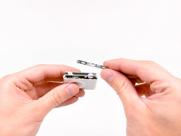 iPod Shuffle 2nd Generation Logic Board Assembly Replacement: step 8, image 2 of 2