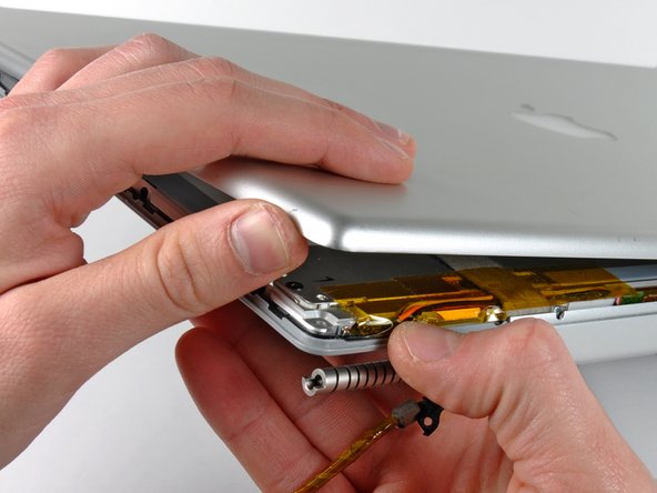 PowerBook G4 Aluminum 17" 1.67 GHz (High-Res) Clutch Hinges Replacement: step 39, image 1 of 1