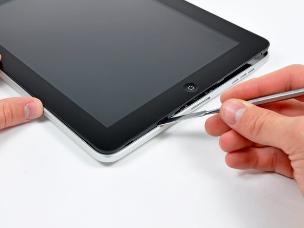 iPad 3G Logic Board Replacement: step 4, image 1 of 2