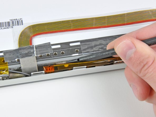 PowerBook G4 Aluminum 15" 1.67 GHz LCD Replacement: step 12, image 1 of 2