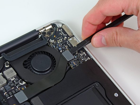 MacBook Air 13" Mid 2011 Fan Replacement: step 4, image 1 of 1