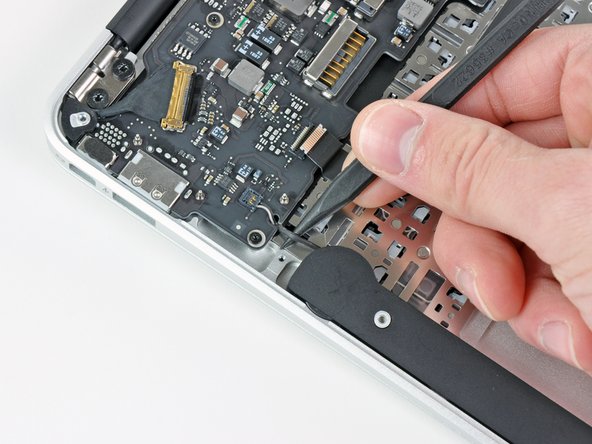 MacBook Air 11" Late 2010 Logic Board Replacement: step 15, image 1 of 1