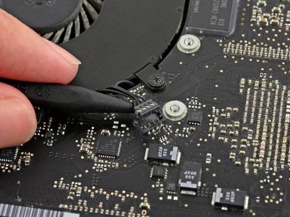 MacBook Pro 15" Unibody Late 2008 and Early 2009 Heat Sink Replacement: step 9, image 2 of 3