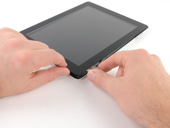 iPad 2 CDMA Home Button Control Board Replacement: step 25, image 1 of 2