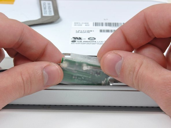 PowerBook G4 Aluminum 17" 1-1.67 GHz LCD Replacement: step 16, image 1 of 2