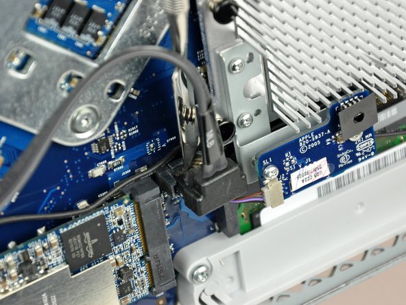 iMac Intel 20" EMC 2105 and 2118 Heat Sinks Replacement: step 19, image 2 of 2