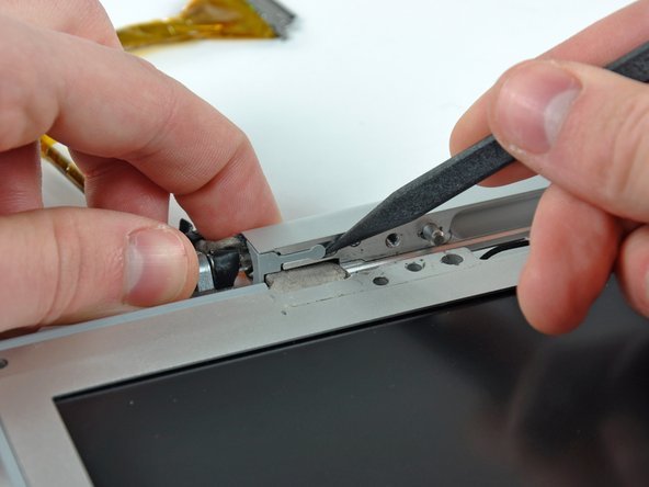 PowerBook G4 Aluminum 17" 1-1.67 GHz Display Data Cable Replacement: step 32, image 1 of 1