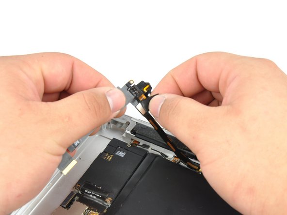 iPad 2 CDMA Battery Replacement: step 38, image 1 of 2