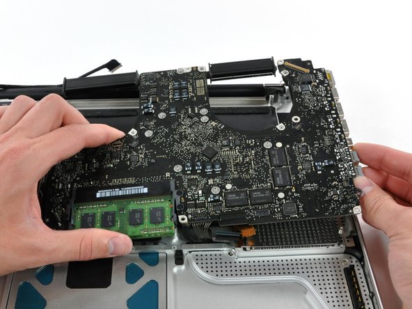 MacBook Pro 15" Unibody Late 2008 and Early 2009 Heat Sink Replacement: step 26, image 2 of 2