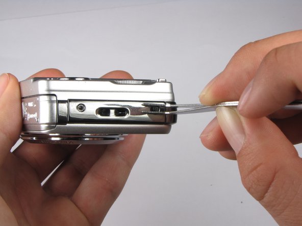 Repairing Sony Cyber-shot DSC-W290 LCD: step 5, image 3 of 3