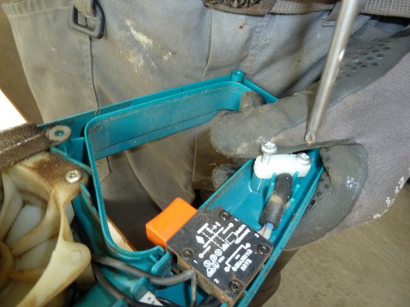 Chainsaw: step 4, image 1 of 2