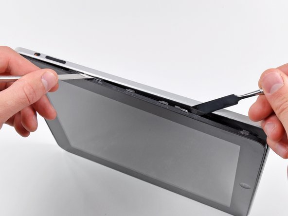iPad 3G LCD Replacement: step 3, image 2 of 2