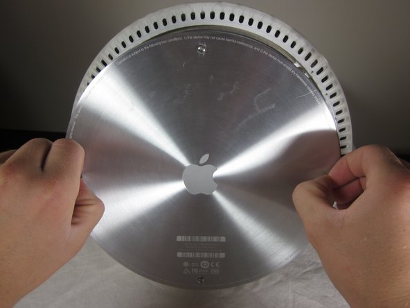 iMac G4 17 800 MHz EMC 1936 Hard Drive Replacement: step 3, image 1 of 1