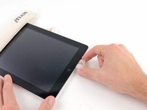 iPad 2 Wi-Fi EMC 2415 Battery Replacement: step 17, image 1 of 2