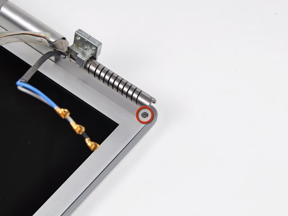 MacBook Pro 17" Models A1151 A1212 A1229 and A1261 LCD Replacement: step 14, image 2 of 2