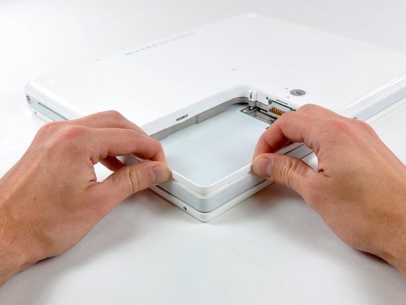 iBook G4 14" 1.42 GHz Optical Drive Replacement: step 11, image 1 of 1