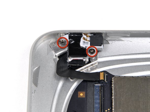 iPad 3G Headphone Jack/Microphone Assembly Replacement: step 14, image 1 of 1