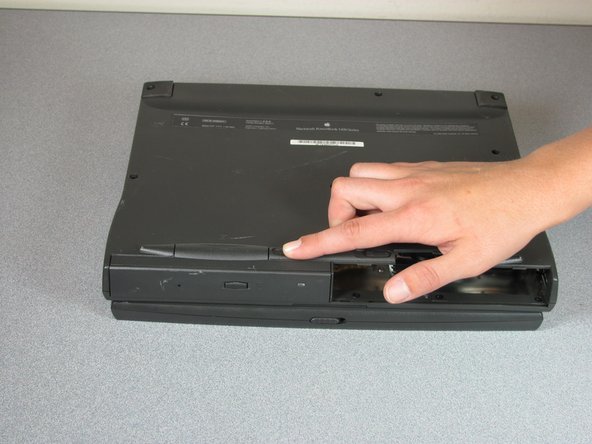 Macintosh PowerBook 1400 Series CD-ROM Drive Replacement: step 5, image 1 of 1