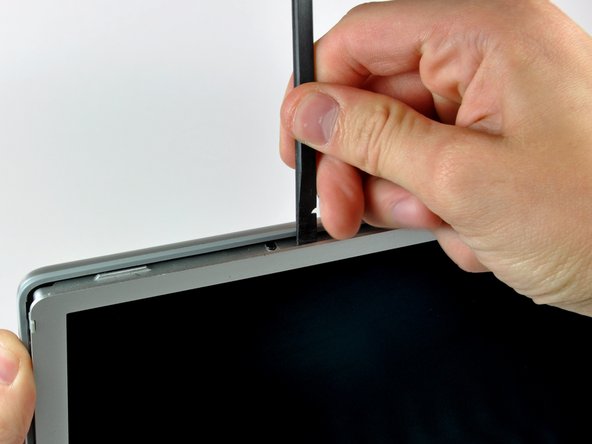 PowerBook G4 Aluminum 15" 1-1.5 GHz Rear Display Bezel Replacement: step 6, image 3 of 3