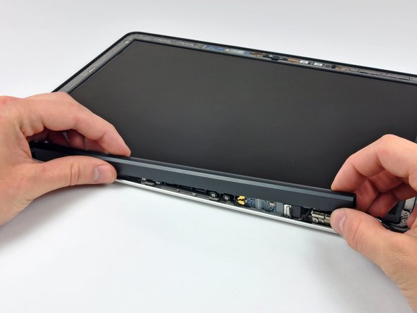 MacBook Pro 13" Unibody Mid 2010 LCD Replacement: step 27, image 2 of 3