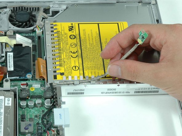 PowerBook G4 Aluminum 12" 1-1.5 GHz Right Clutch Hinge Replacement: step 26, image 1 of 1