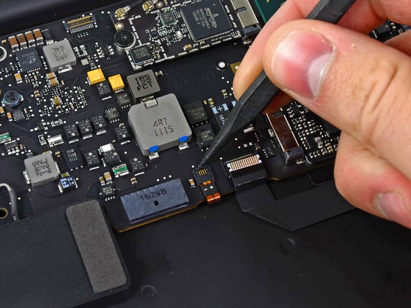 MacBook Air 13" Mid 2011 Logic Board Replacement: step 20, image 1 of 2