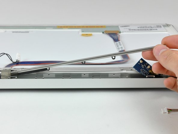 PowerBook G4 Aluminum 15" 1-1.5 GHz Clutch Cover Replacement: step 37, image 2 of 2