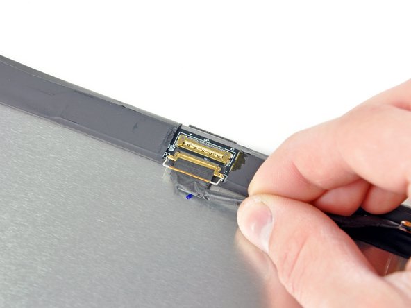 iPad 2 GSM Display Data Cable Replacement: step 34, image 1 of 1